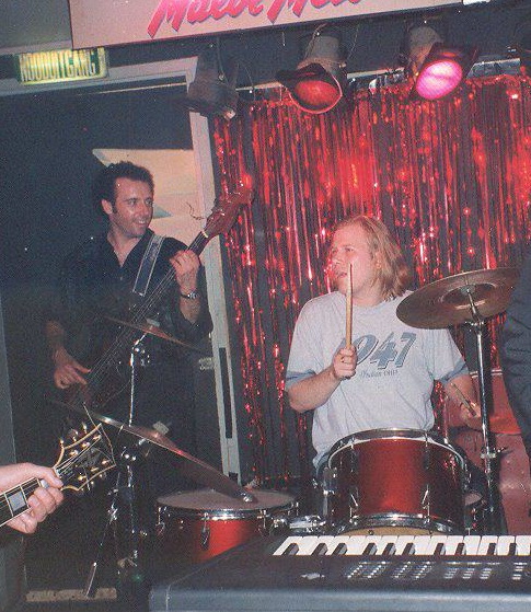 Jeff rockin' the kit @ Maloe Melo in Amsterdam '98 <em>(thanks to Jur!)</em>